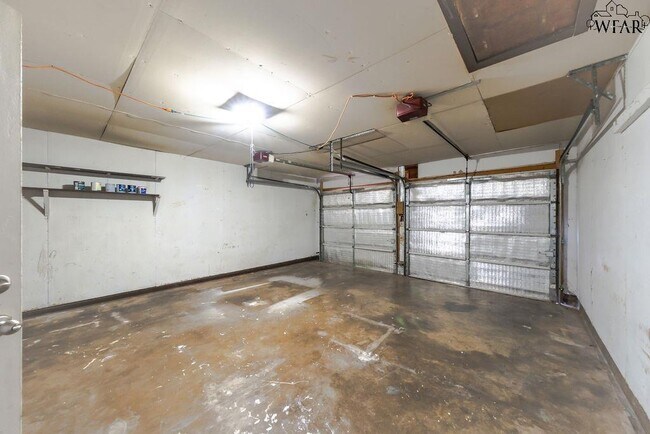 Building Photo - 4024 Hooper Dr