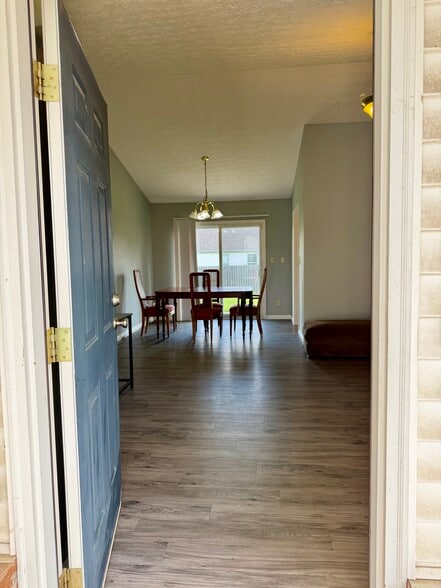 entrance to house - 1402 Crusade Dr