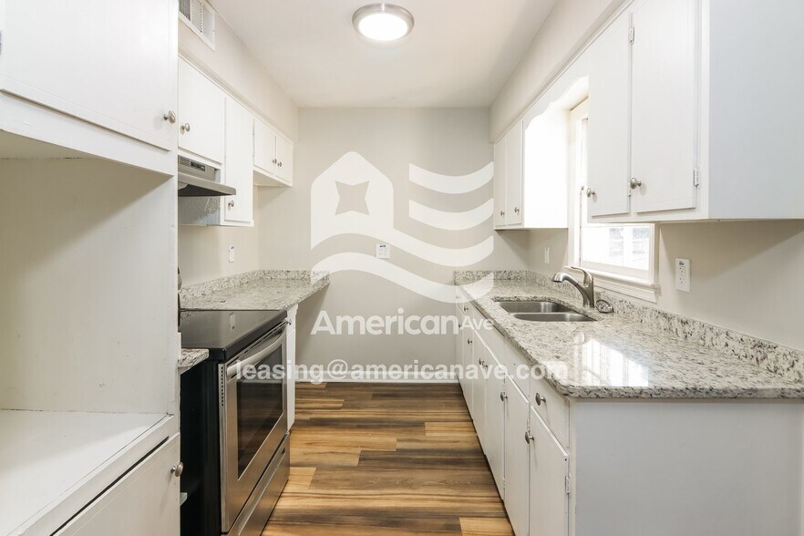 Building Photo - 4964 Gardiner Dr