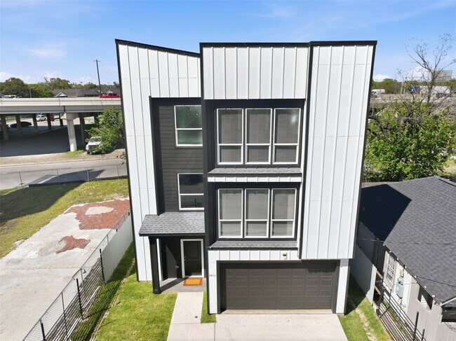 Building Photo - 3411 Nance St