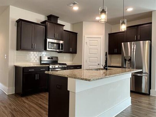 Building Photo - 154 Fernhill Dr NW