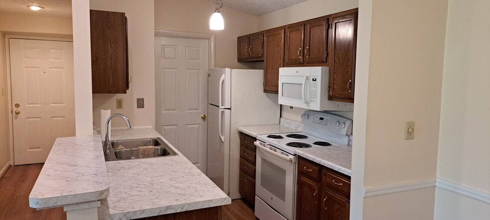 Building Photo - 120 Creekwood Dr