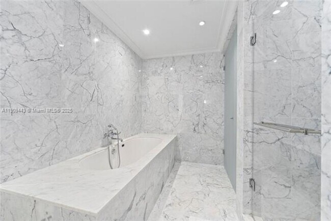 Building Photo - 15701 Collins Ave