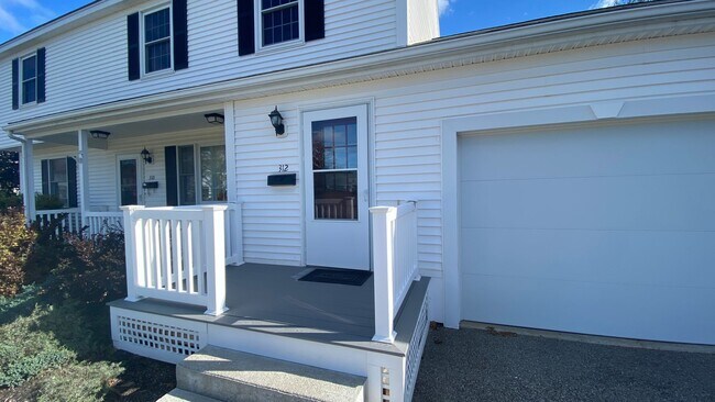 Building Photo - 312 Plaza Dr