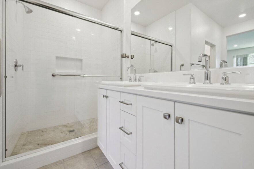 Building Photo - 275 Carmona