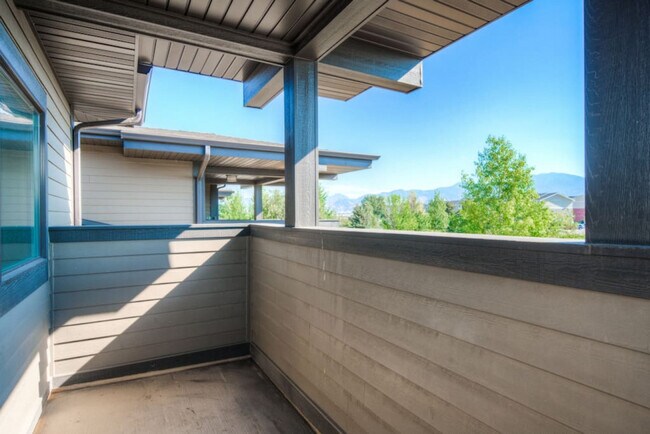 Building Photo - 2338 Gallatin Green Blvd