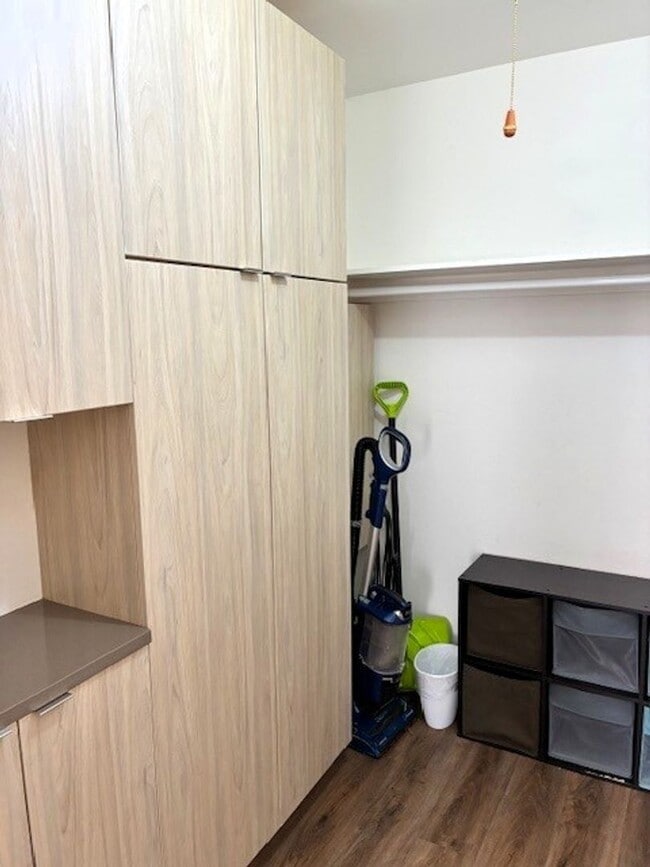 Building Photo - Long Term Rental- Chateau Claire 52