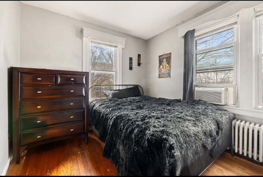 Building Photo - 116 Hillside Ave
