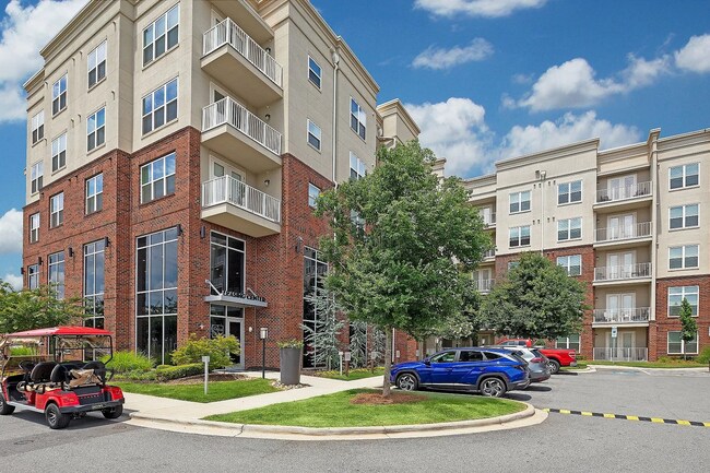 Building Photo - 5025 Wembley Central Ln