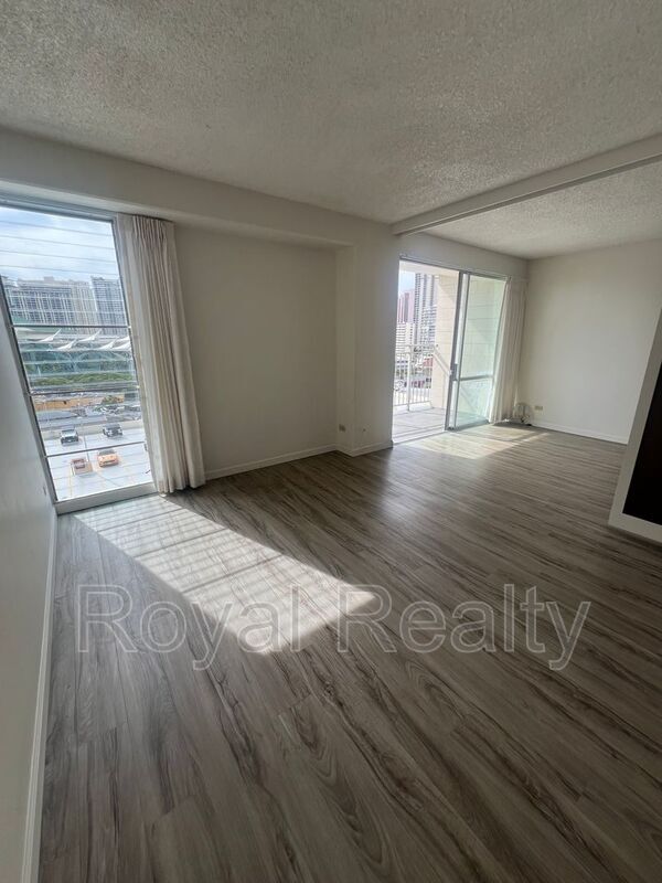 Building Photo - 1655 Makaloa St