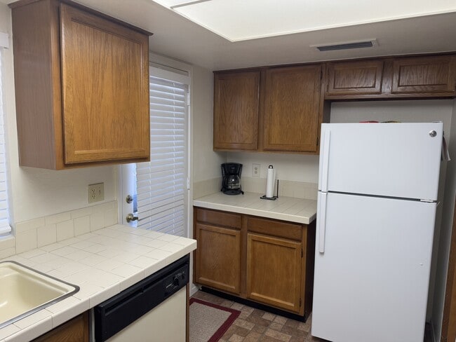 Building Photo - 5518 E Lindstrom Ln