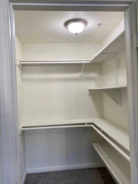 Building Photo - 809 W Duarte Rd