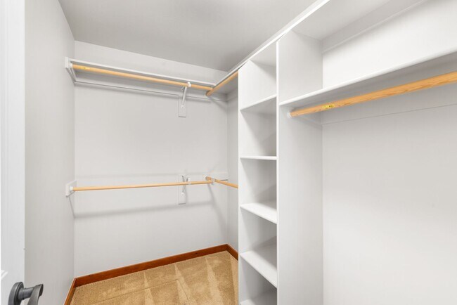 Building Photo - Spacious Single Level home with A/C & 3-ca...