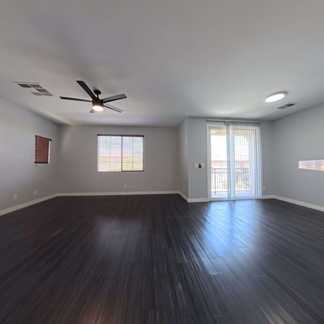 Building Photo - 2Bedroom With Attached Car Garage