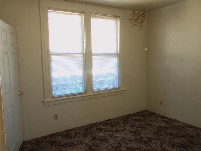 Building Photo - W23rd 445