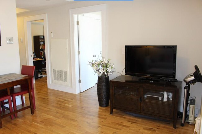 Building Photo - 2 bedroom in Cambridge MA 02141