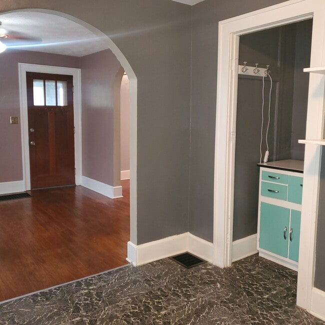 Building Photo - 1731 Highland St