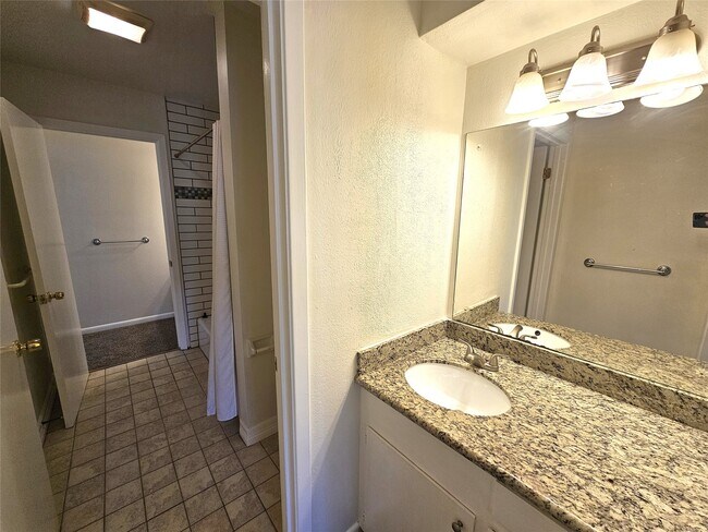 Building Photo - 347 Forest Lake Dr