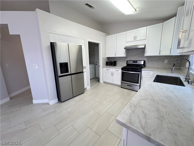 Building Photo - 9180 Sparklewood Ct
