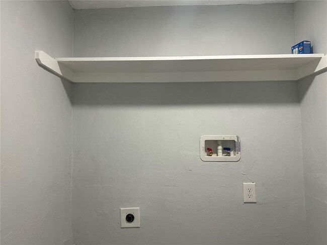 Building Photo - 304 N Tucker Ave