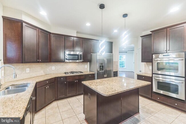 Building Photo - 42385 Trellis Square