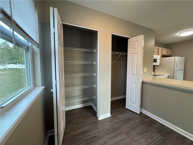 Building Photo - 1301 Hill Park Ct