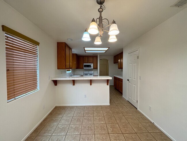 Building Photo - Single Story West Rosamond Home