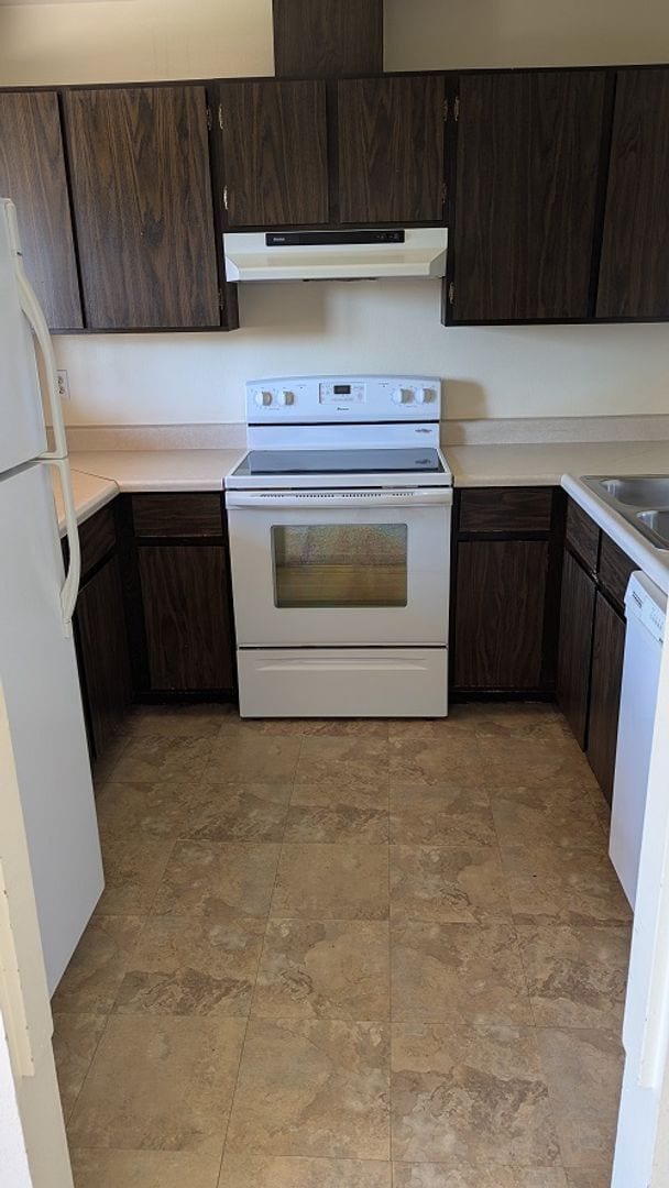 Building Photo - Bright & Spacious 2 Bed with Balcony in Prime Location