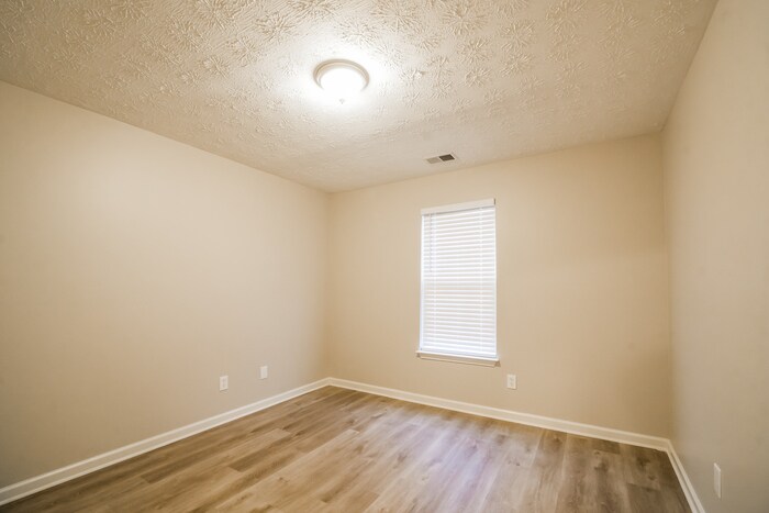 Building Photo - 329 Hillcrest Ln