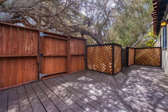 Building Photo - Private and comfortable 1 bed, 1 bath bung...