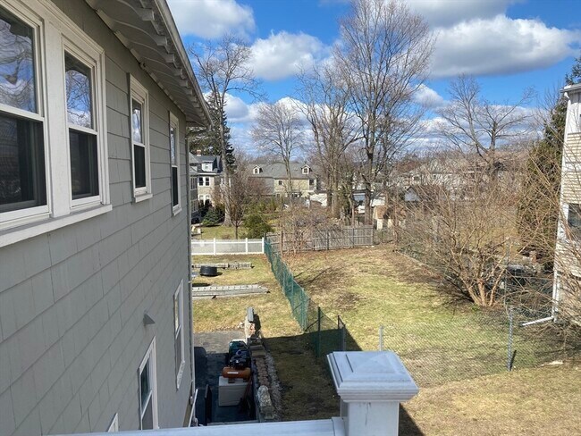 Building Photo - 93 Jewett St