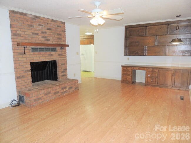 Building Photo - 131 Holbrook St