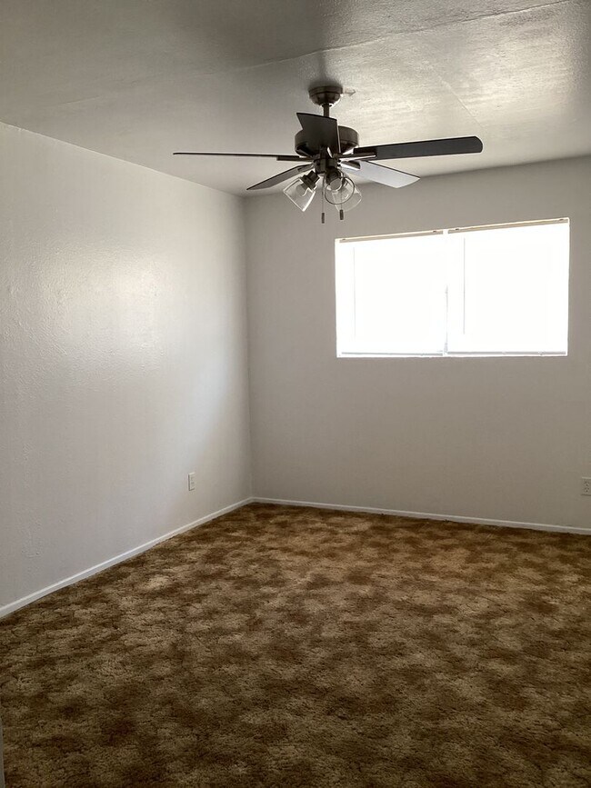 Building Photo - Newly Renovated 3 Bed House!