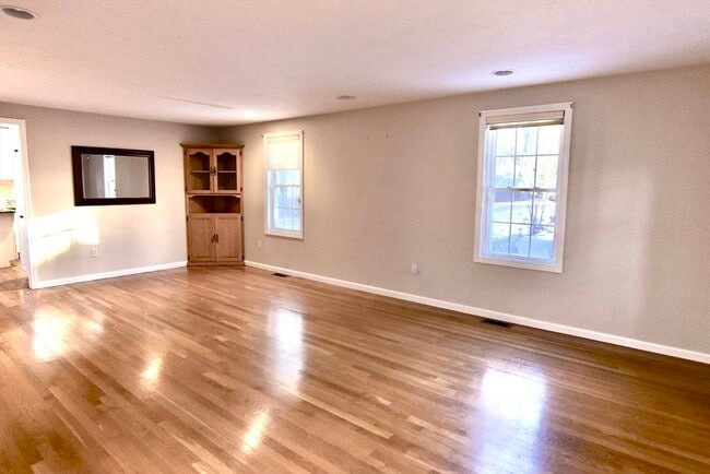 Building Photo - 172 Edgehill Rd