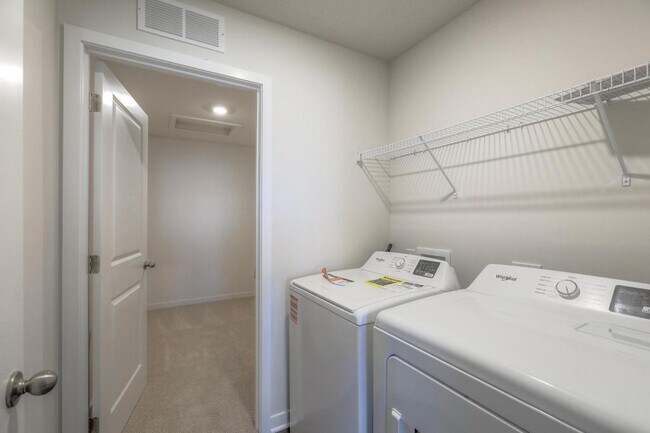 Building Photo - 1611 Maci St