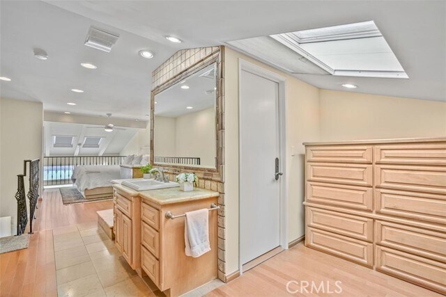 Building Photo - 615 Esplanade