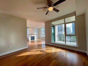 Building Photo - 2 Bedroom- 2 Bathroom Single Story Condo o...