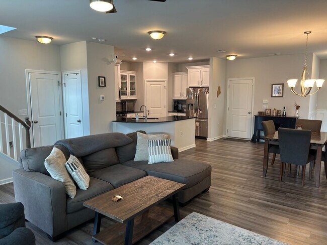 Building Photo - Beautiful 3-Bedroom Home in Copley Farm! *$500 Rebate on First Months Rent*