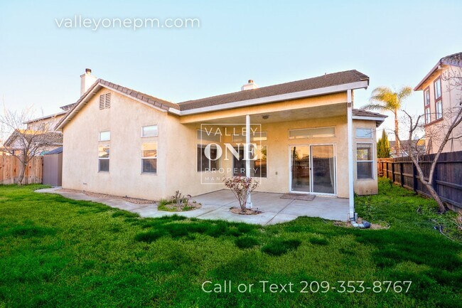 Building Photo - Charming 4 bedroom, 2 bath single story ho...