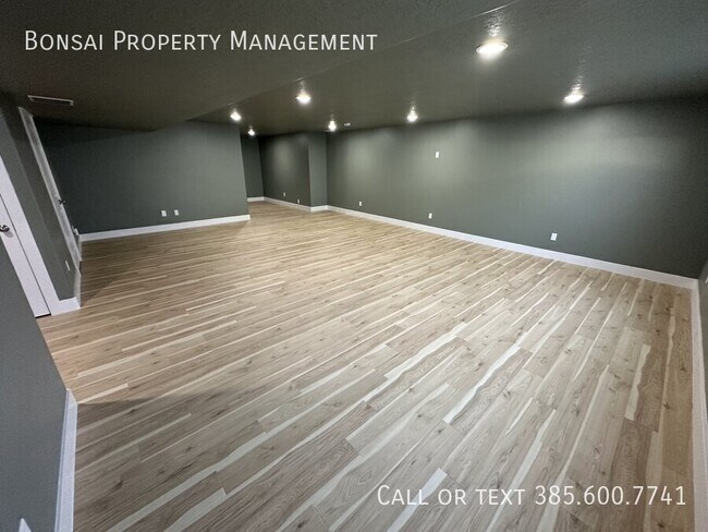 Building Photo - 4554 N Mt Ellen St