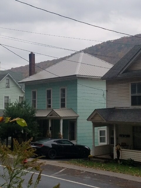Primary Photo - 219 Main St