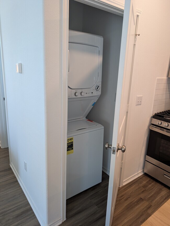 Building Photo - 160 Rioja