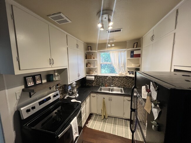 Building Photo - 2615 27th St