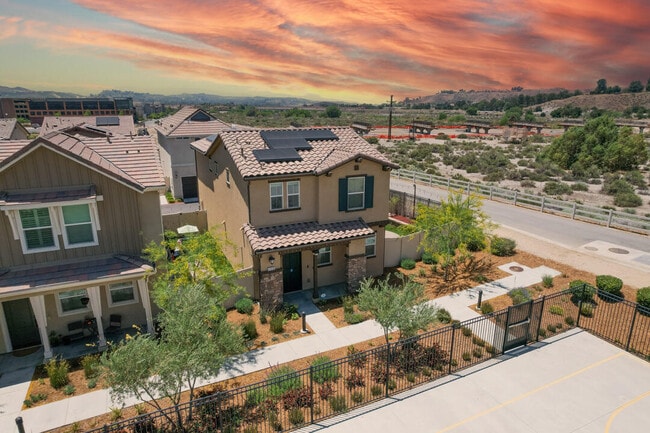 Building Photo - 27638 Sawtooth Ln