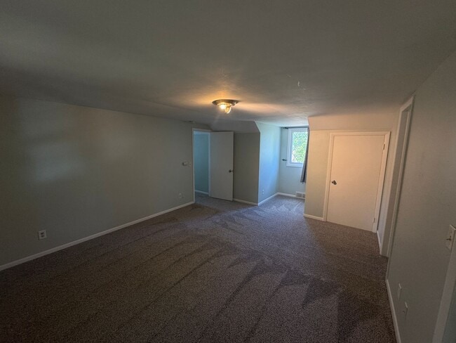 Building Photo - 3 Bedroom in Alger Heights!
