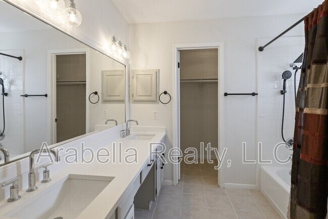 Building Photo - 8554 Timber Lodge