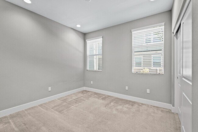 Building Photo - 118 Banano Ln