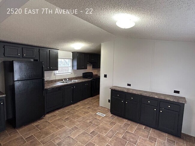 Building Photo - 2520 E 7th Ave