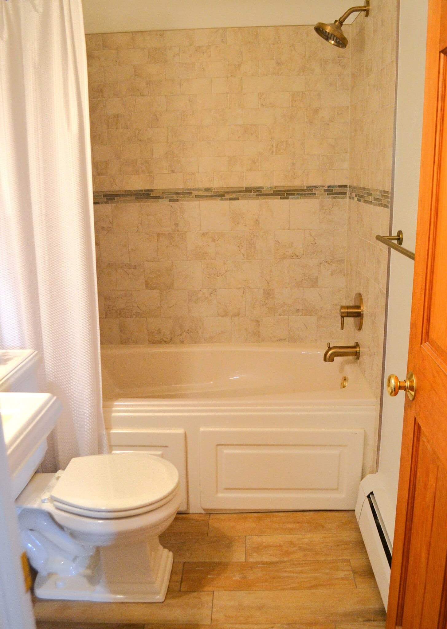 with large soaking tub - 45 Emerson Rd