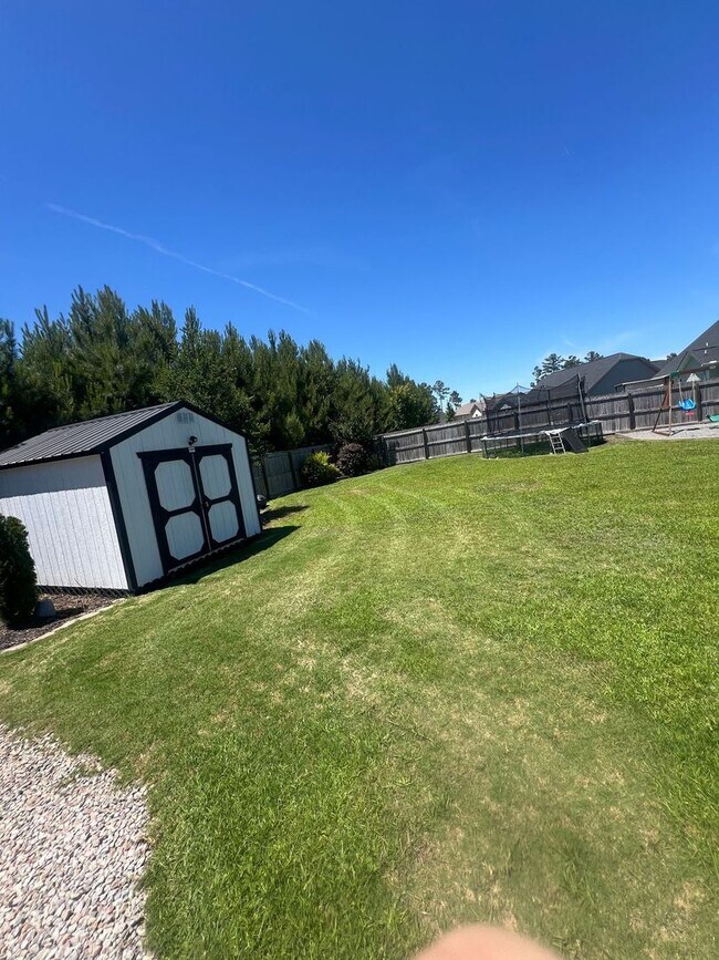 Building Photo - 303 Breezeway Dr
